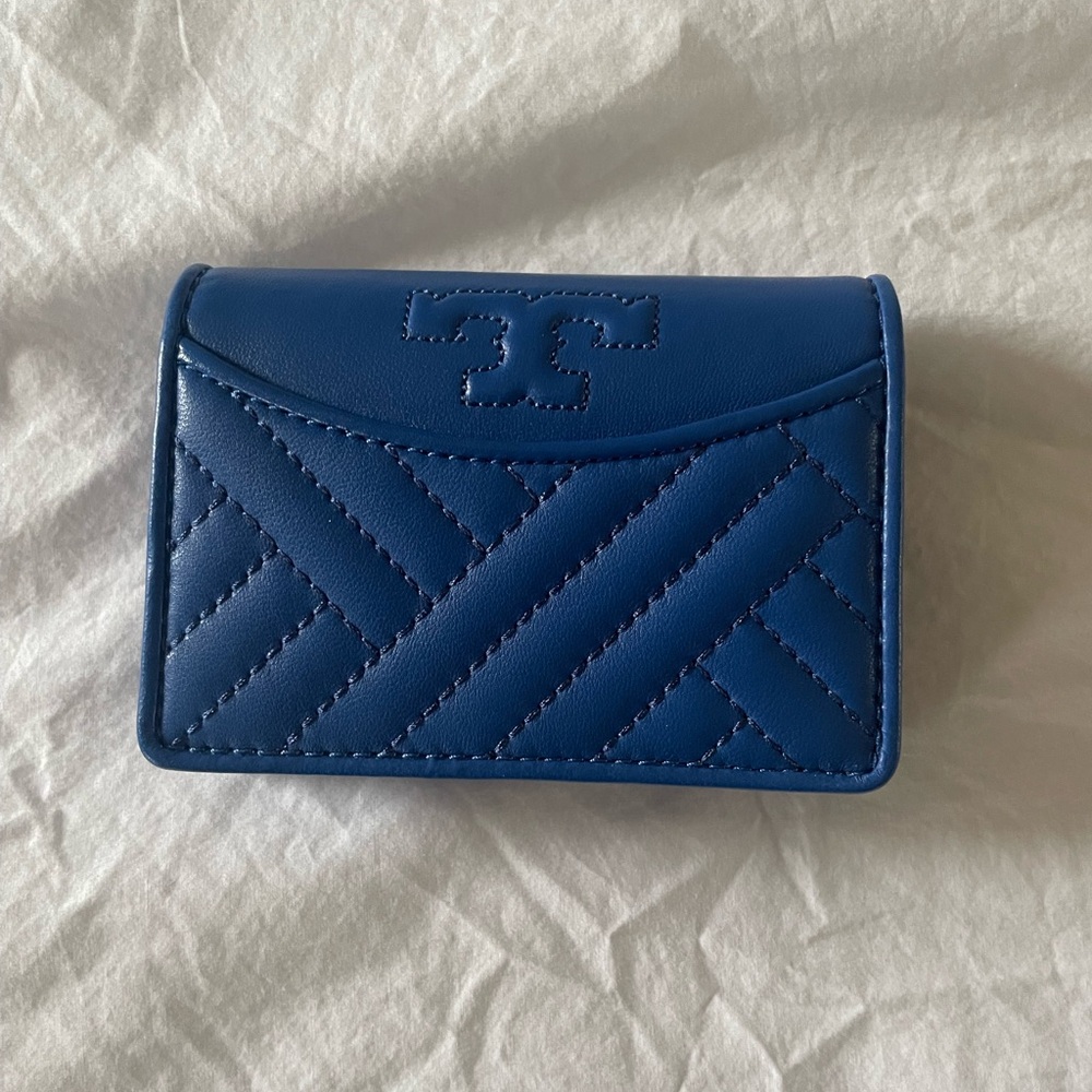 TORY BURCH - wallet. Never used.